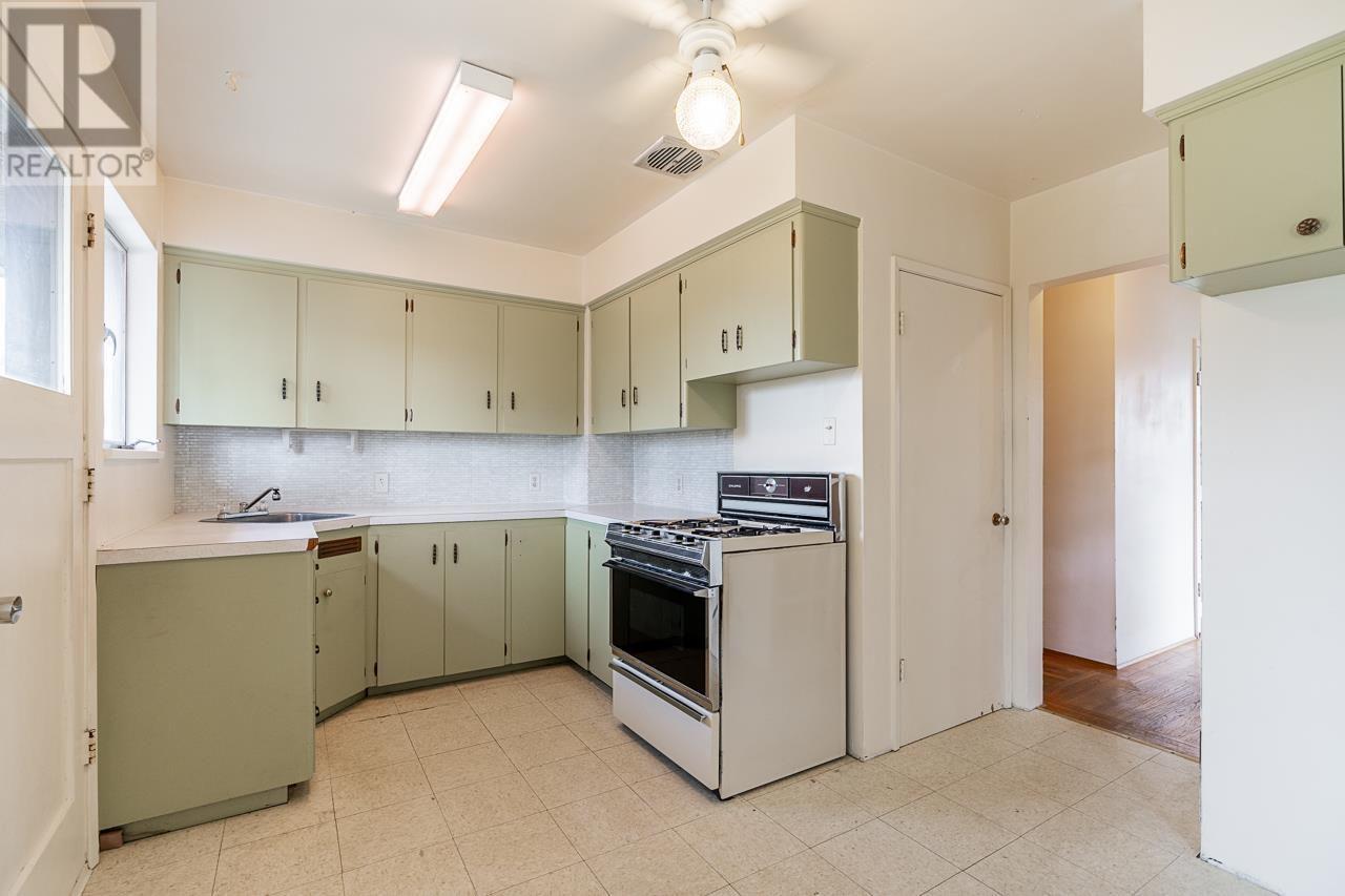 6907 Dunnedin Street, Burnaby, British Columbia  V5B 1Z1 - Photo 12 - R2988352