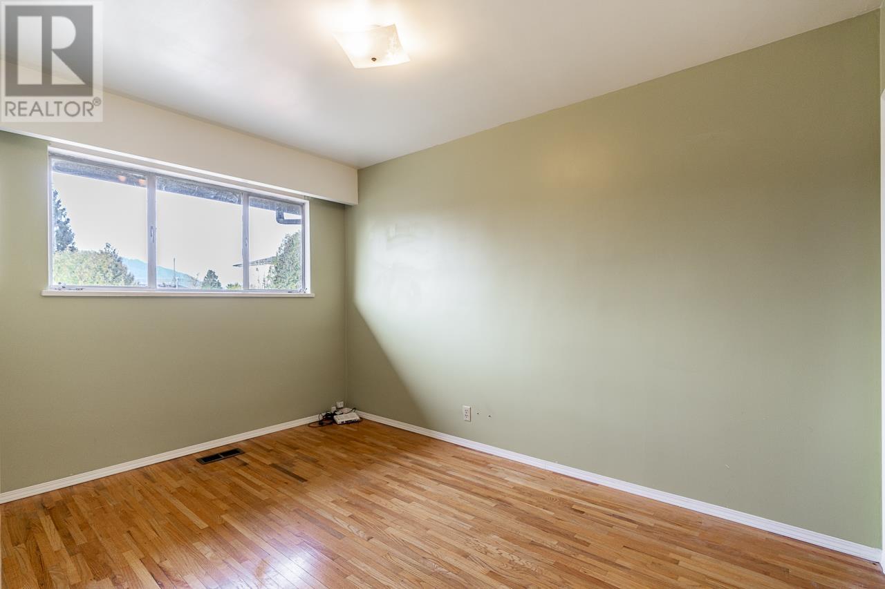 6907 Dunnedin Street, Burnaby, British Columbia  V5B 1Z1 - Photo 17 - R2988352