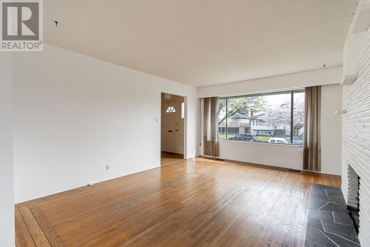 6907 Dunnedin Street, Burnaby, British Columbia  V5B 1Z1 - Photo 7 - R2988352