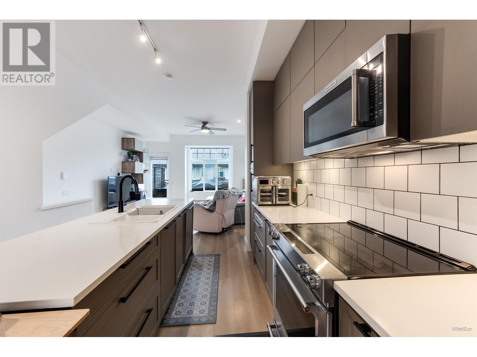 10 1221 Rocklin Street, Coquitlam, British Columbia  V3B 0N7 - Photo 10 - R2988743