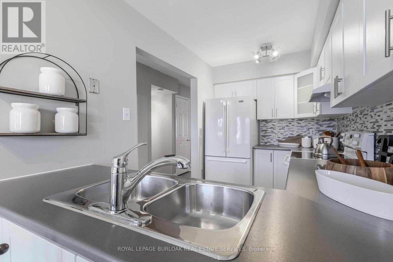 102 - 2110 Cleaver Avenue, Burlington, Ontario  L7M 3Z3 - Photo 13 - W12074271