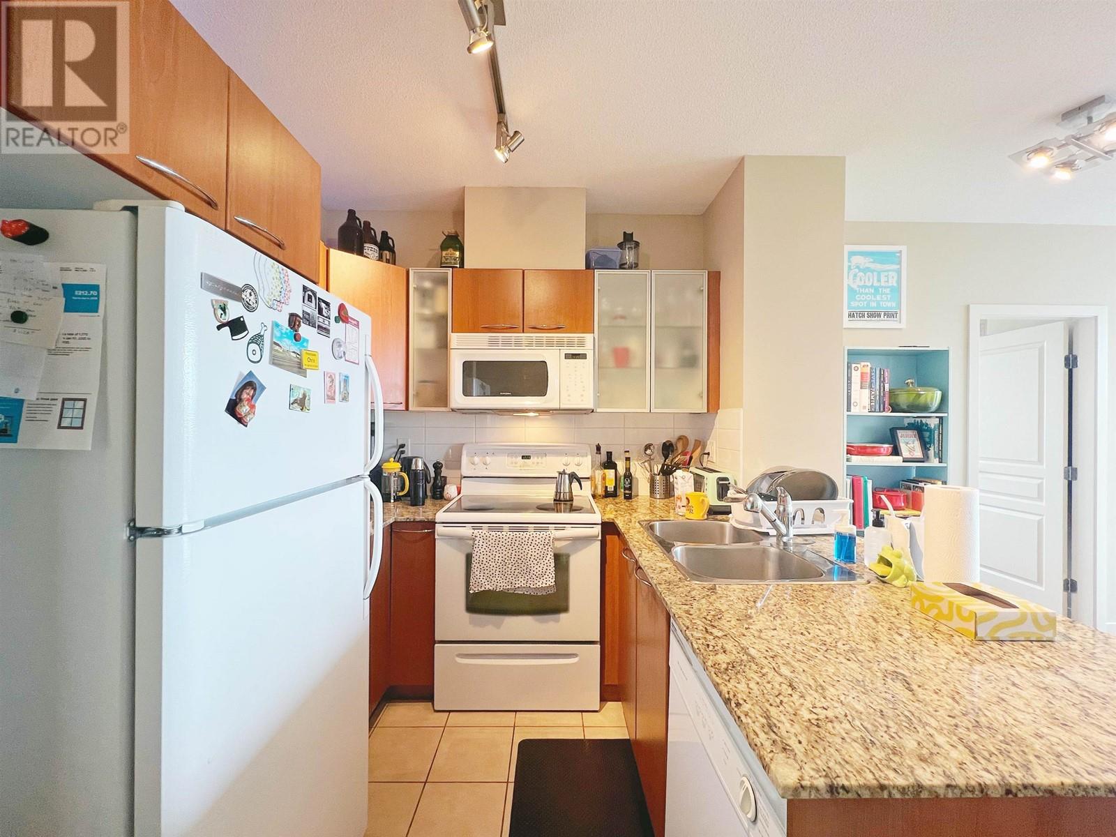 1302 4028 Knight Street, Vancouver, British Columbia  V5N 5Y8 - Photo 3 - R2989253