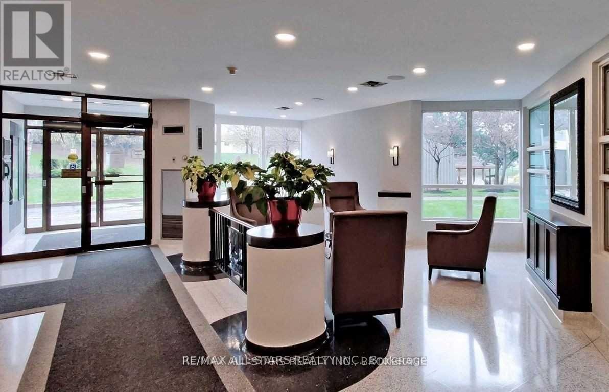707 - 12 Laurelcrest Street, Brampton, Ontario  L6S 5Y4 - Photo 4 - W12074764