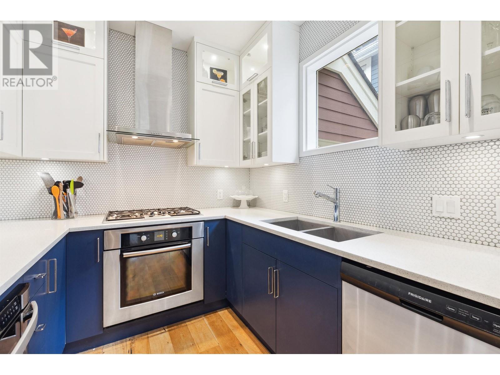 223 E 18th Street, North Vancouver, British Columbia  V7L 2X7 - Photo 10 - R2986626