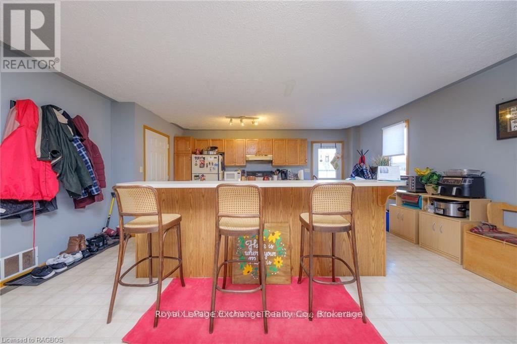 247 Broadway Street, Kincardine, Ontario  N2Z 2X9 - Photo 10 - X12076298