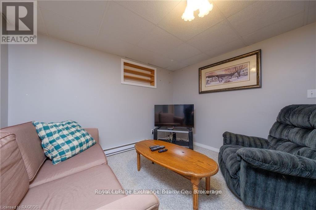 247 Broadway Street, Kincardine, Ontario  N2Z 2X9 - Photo 23 - X12076298