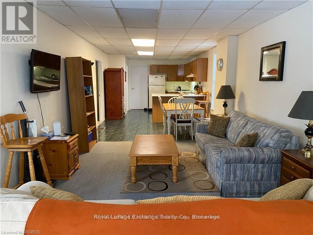 247 Broadway Street, Kincardine, Ontario  N2Z 2X9 - Photo 6 - X12076298