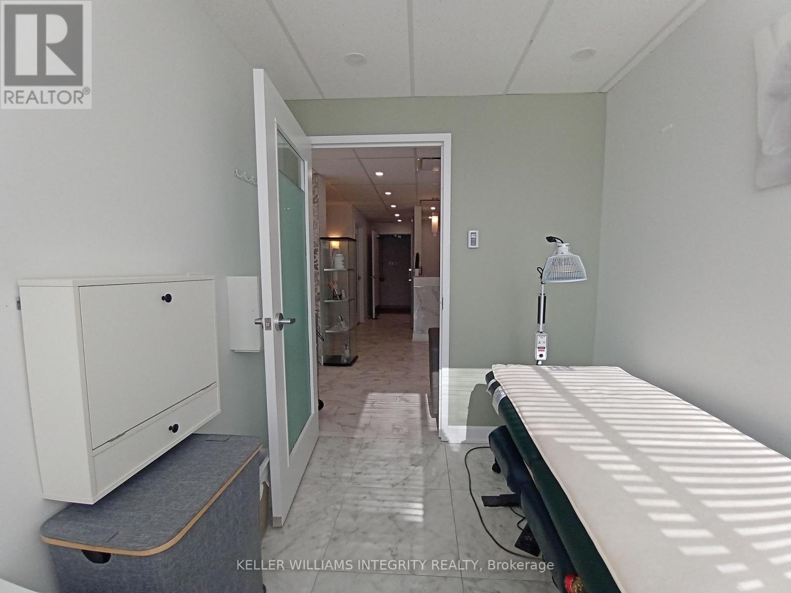 69 Kempster Avenue, Ottawa, Ontario  K2B 6M2 - Photo 14 - X12076347