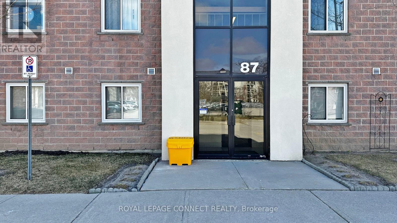 207 - 87 Aspen Springs Drive, Clarington, Ontario  L1C 5J8 - Photo 2 - E12076311