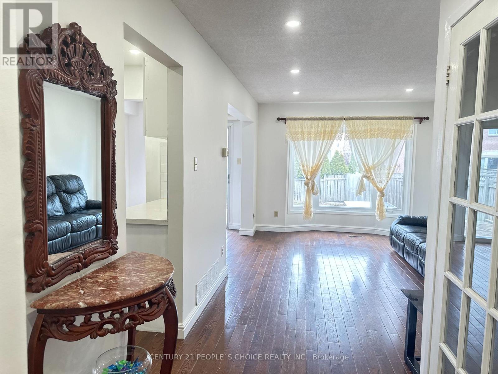 152 Observatory Lane, Richmond Hill, Ontario  L4C 8K8 - Photo 3 - N12076272