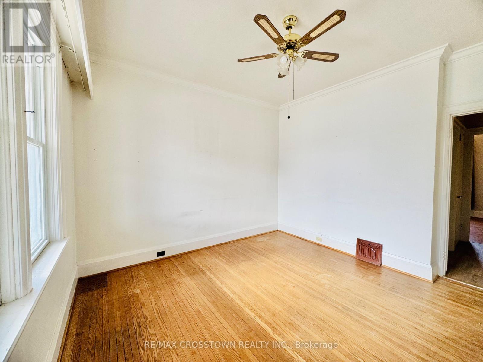 73 Toronto Street, Barrie, Ontario  L4N 1V1 - Photo 3 - S12076277
