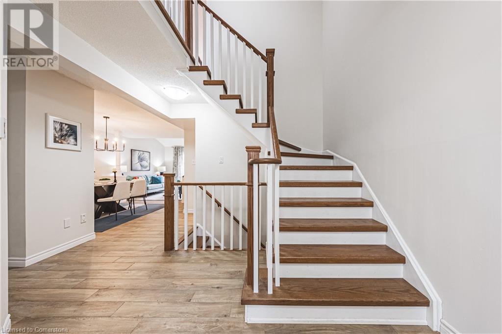 Property at 2738 LINDHOLM Crescent image 3