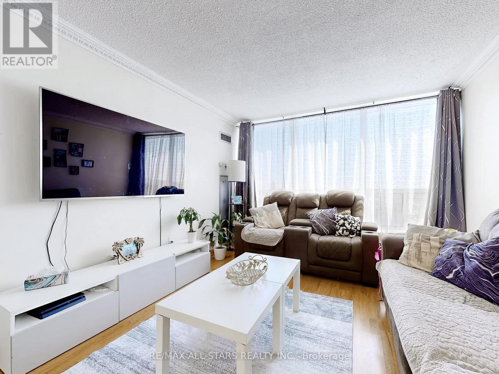 707 - 12 Laurelcrest Street, Brampton, Ontario  L6S 5Y4 - Photo 10 - W12074764