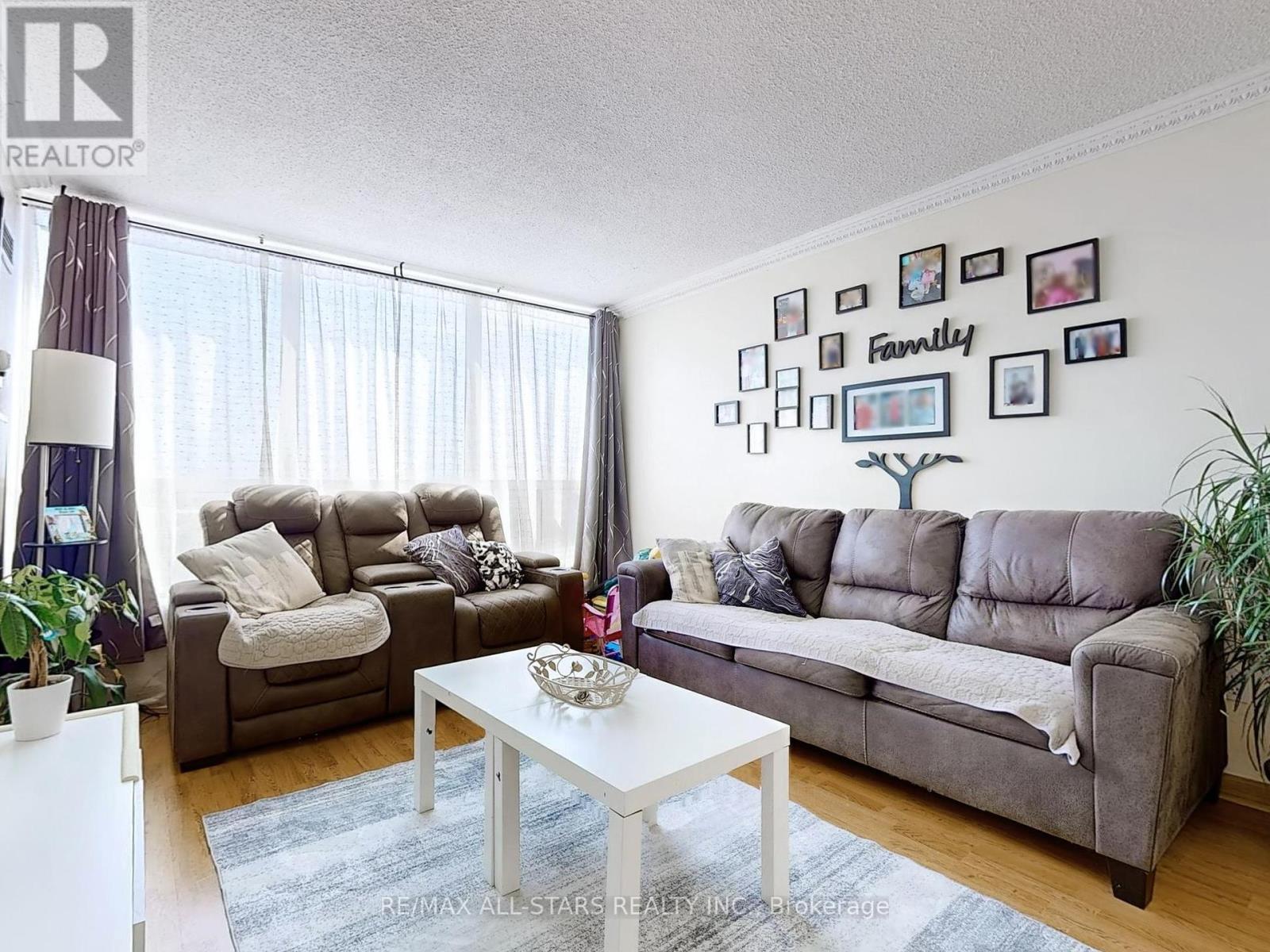 707 - 12 Laurelcrest Street, Brampton, Ontario  L6S 5Y4 - Photo 9 - W12074764