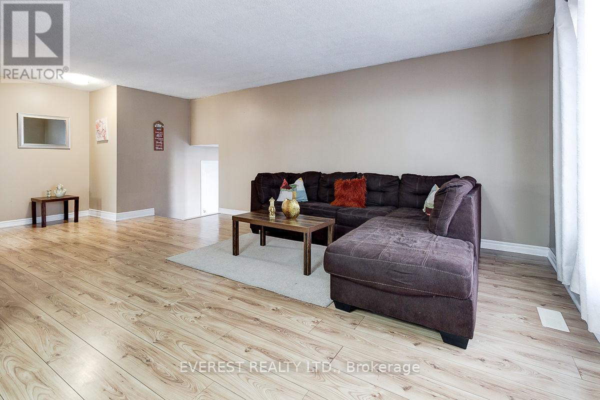Property at 68 FOREST HILL CRESCENT image 4
