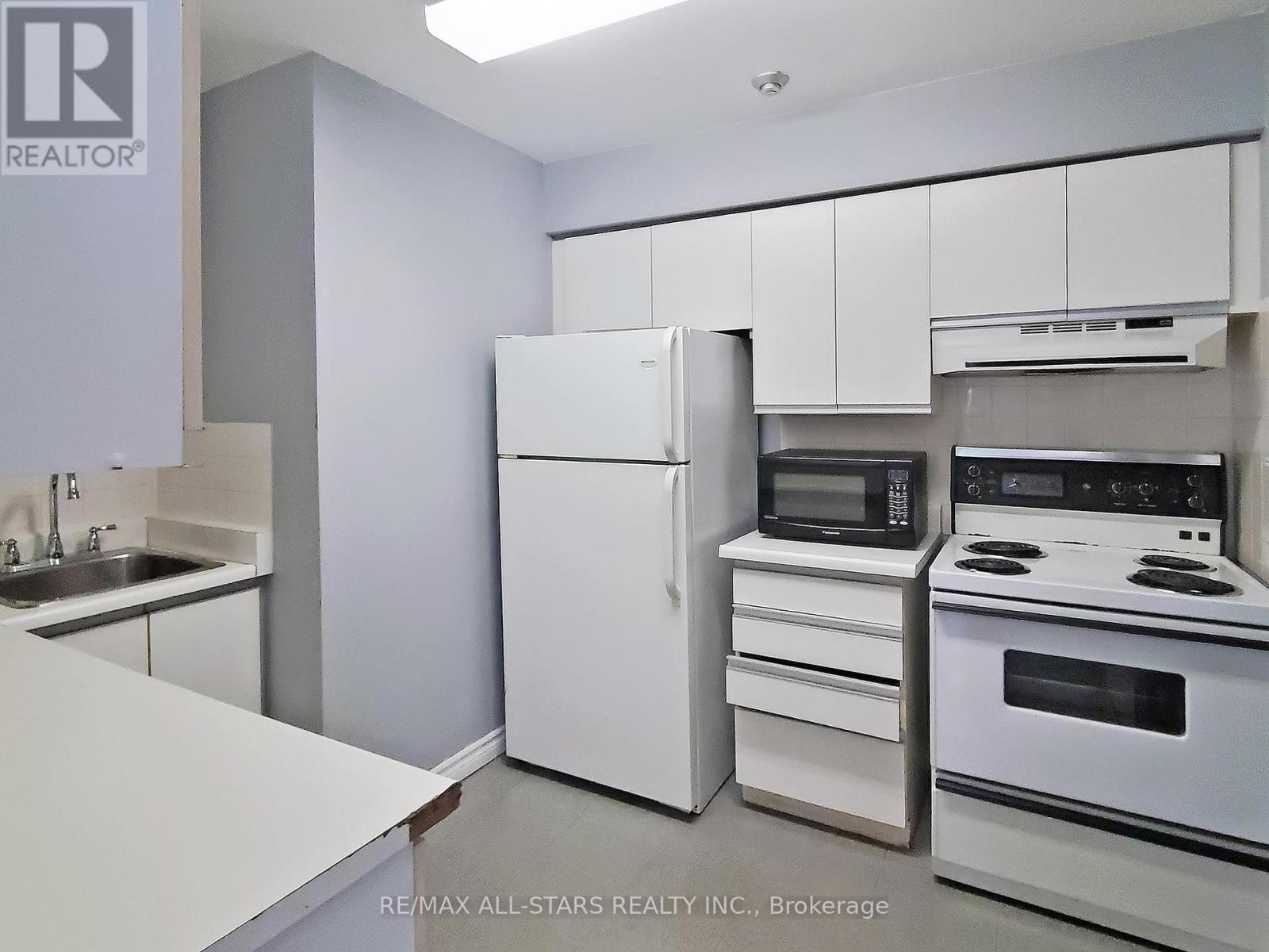 707 - 12 Laurelcrest Street, Brampton, Ontario  L6S 5Y4 - Photo 31 - W12074764
