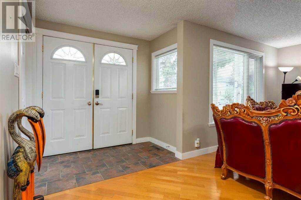 Property at 106 16 Street NW image 3
