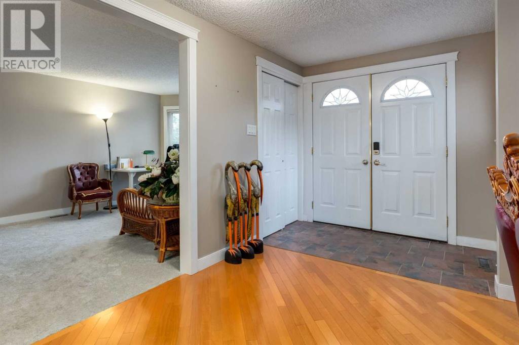 Property at 106 16 Street NW image 4