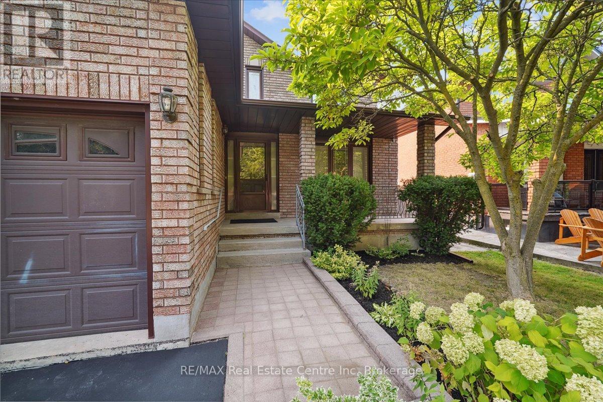 15 Glitter Road, Vaughan, Ontario  L4L 7W2 - Photo 2 - N12041570
