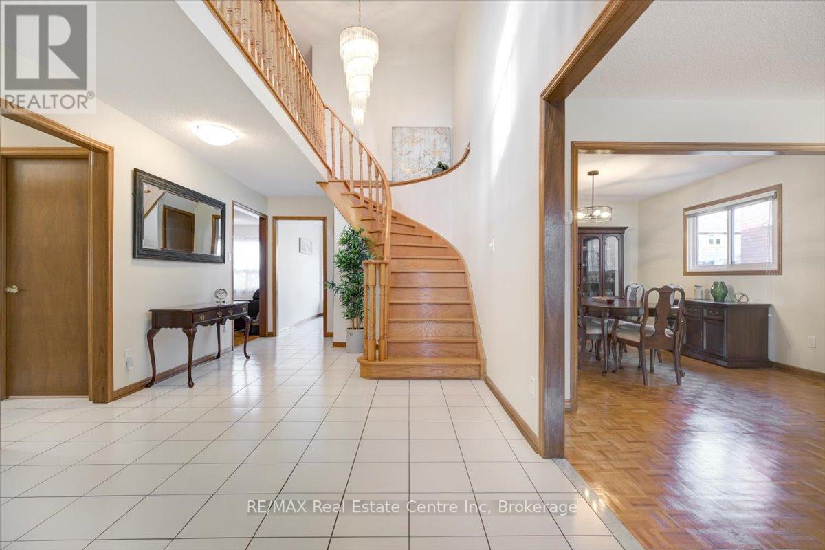 15 Glitter Road, Vaughan, Ontario  L4L 7W2 - Photo 3 - N12041570