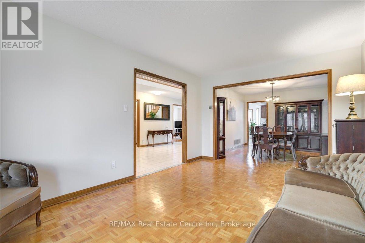 15 Glitter Road, Vaughan, Ontario  L4L 7W2 - Photo 6 - N12041570