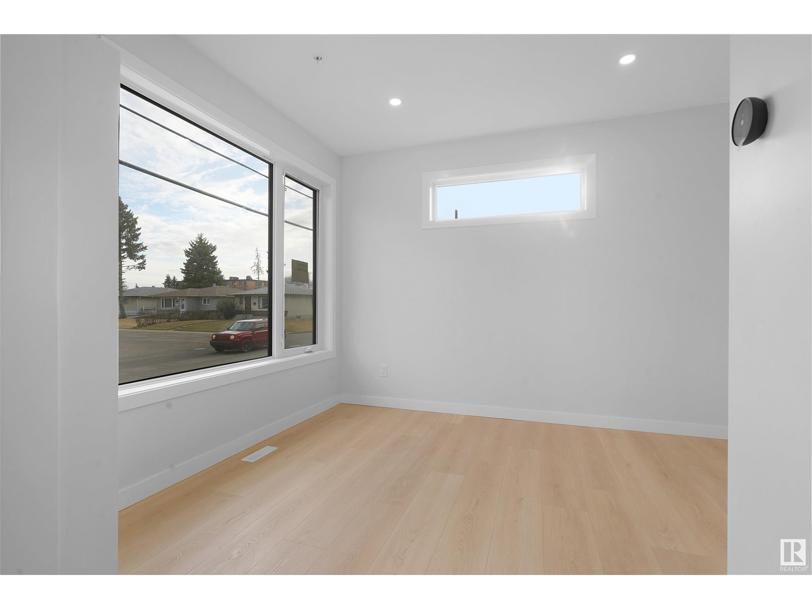 Property at 9842 155 St NW image 3