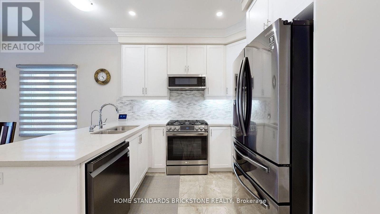 107 Connell Drive, Georgina, Ontario  L4P 0K3 - Photo 7 - N12076402