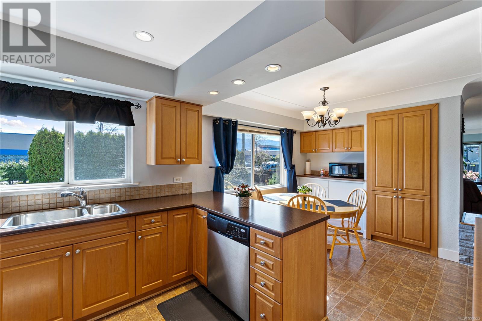 Property at 2775 Glen Eagle Cres image 5