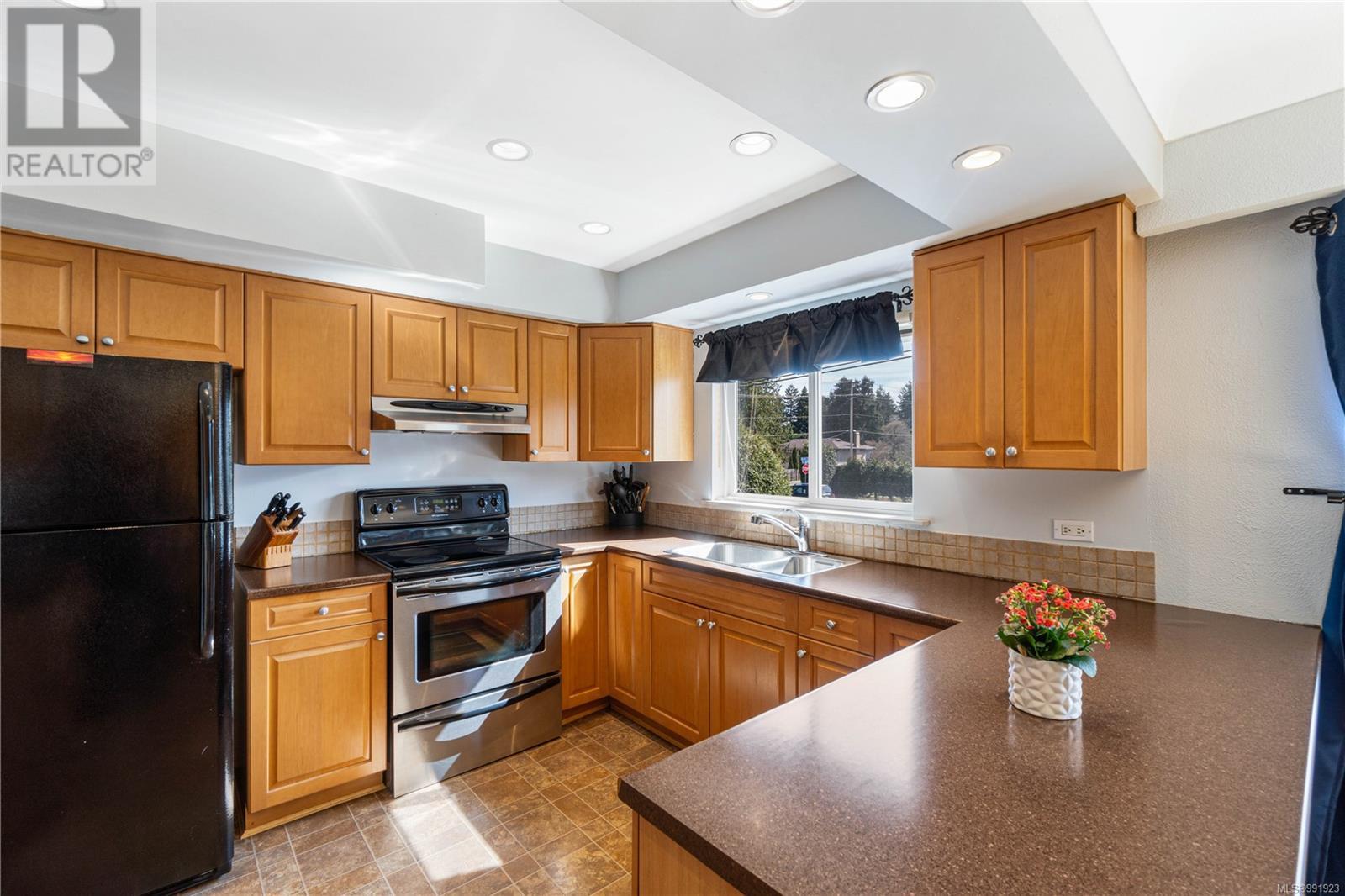 Property at 2775 Glen Eagle Cres image 2