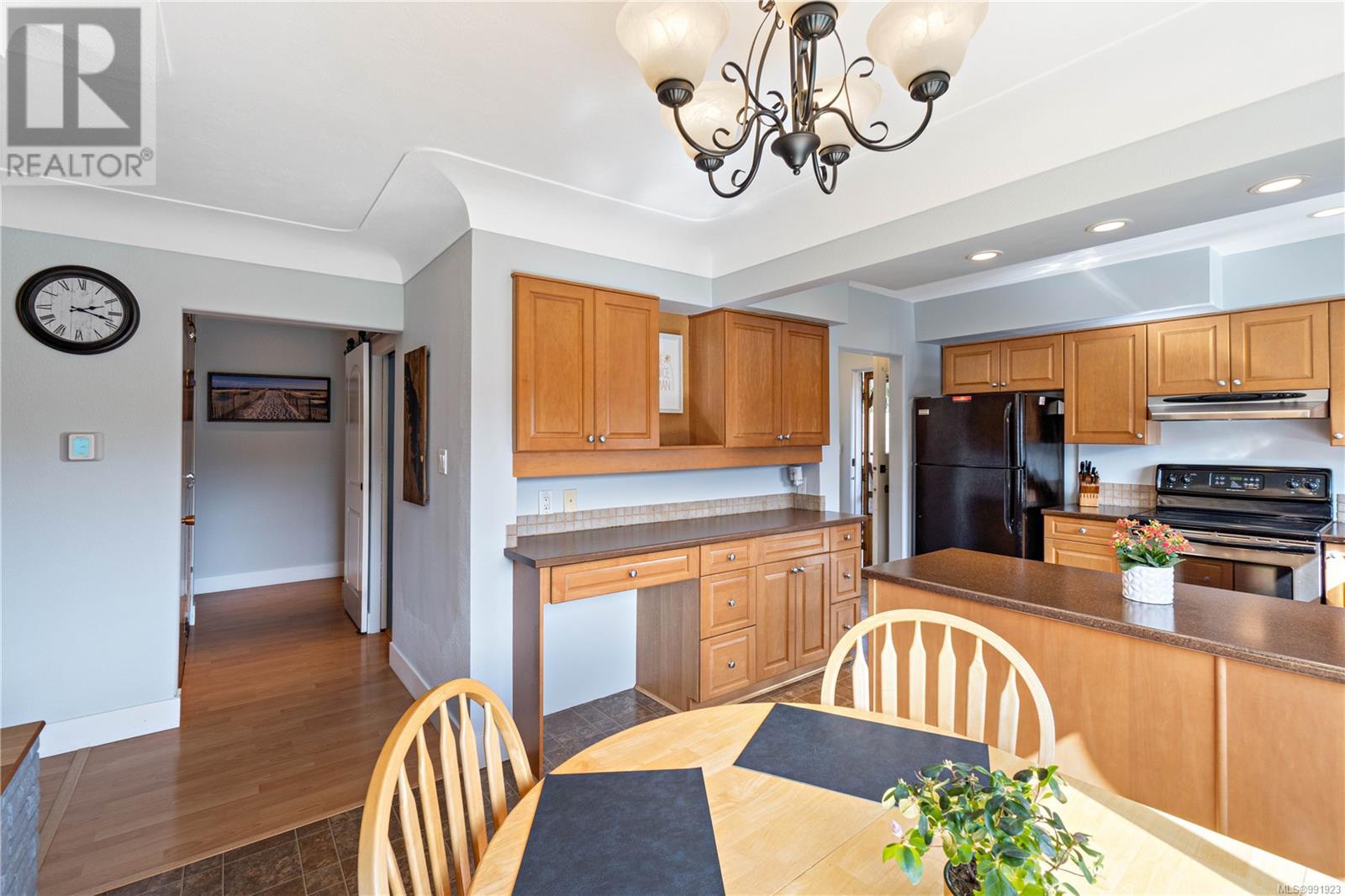 Property at 2775 Glen Eagle Cres image 3