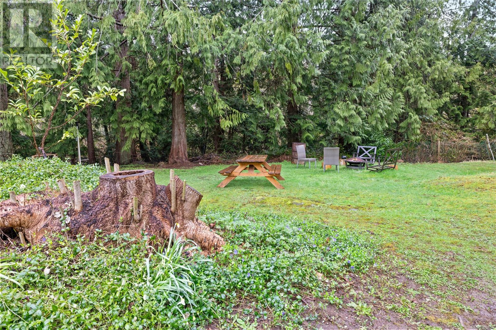 Property at 6650 Green Acres Way image 3
