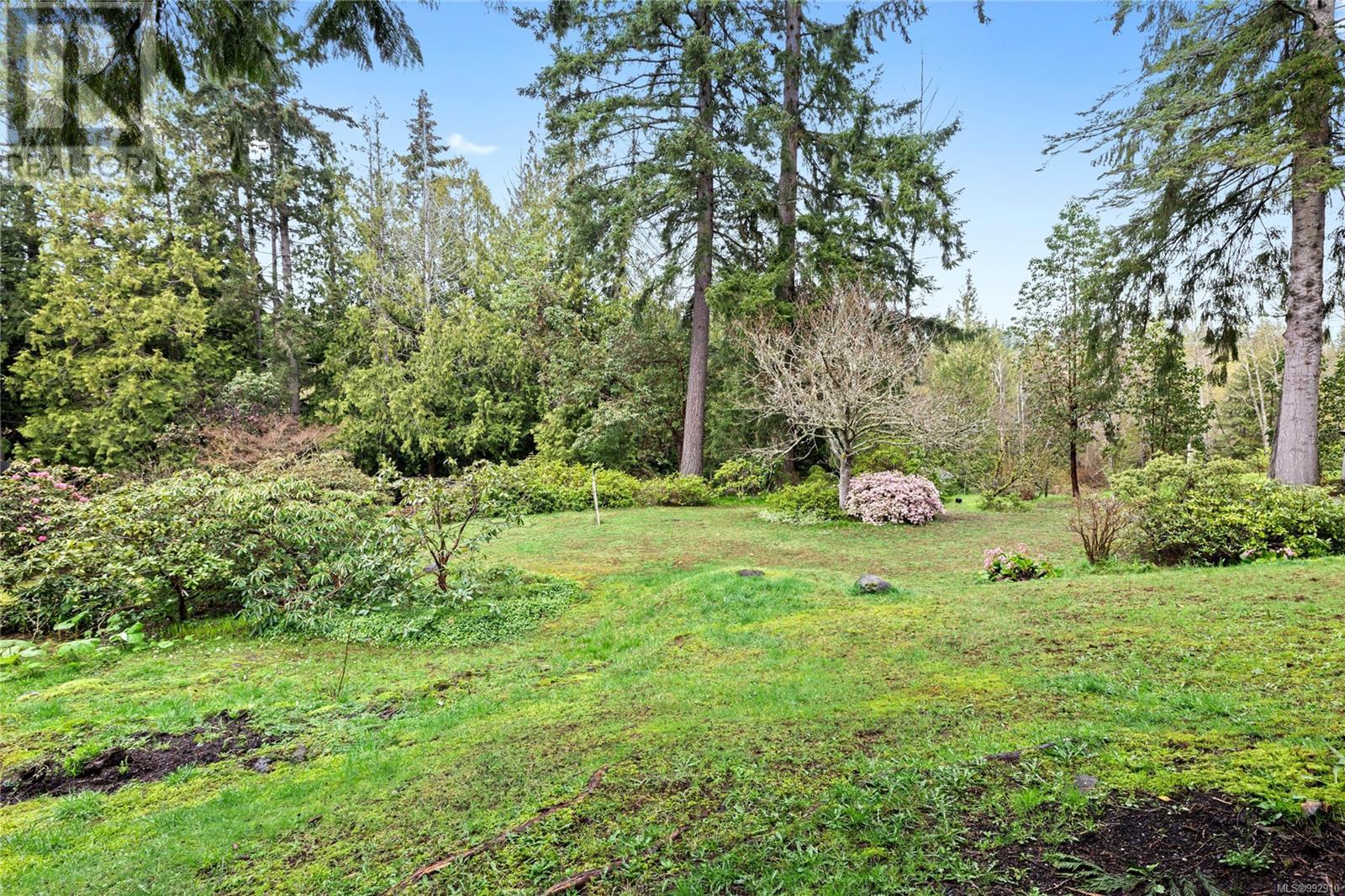 Property at 6650 Green Acres Way image 2