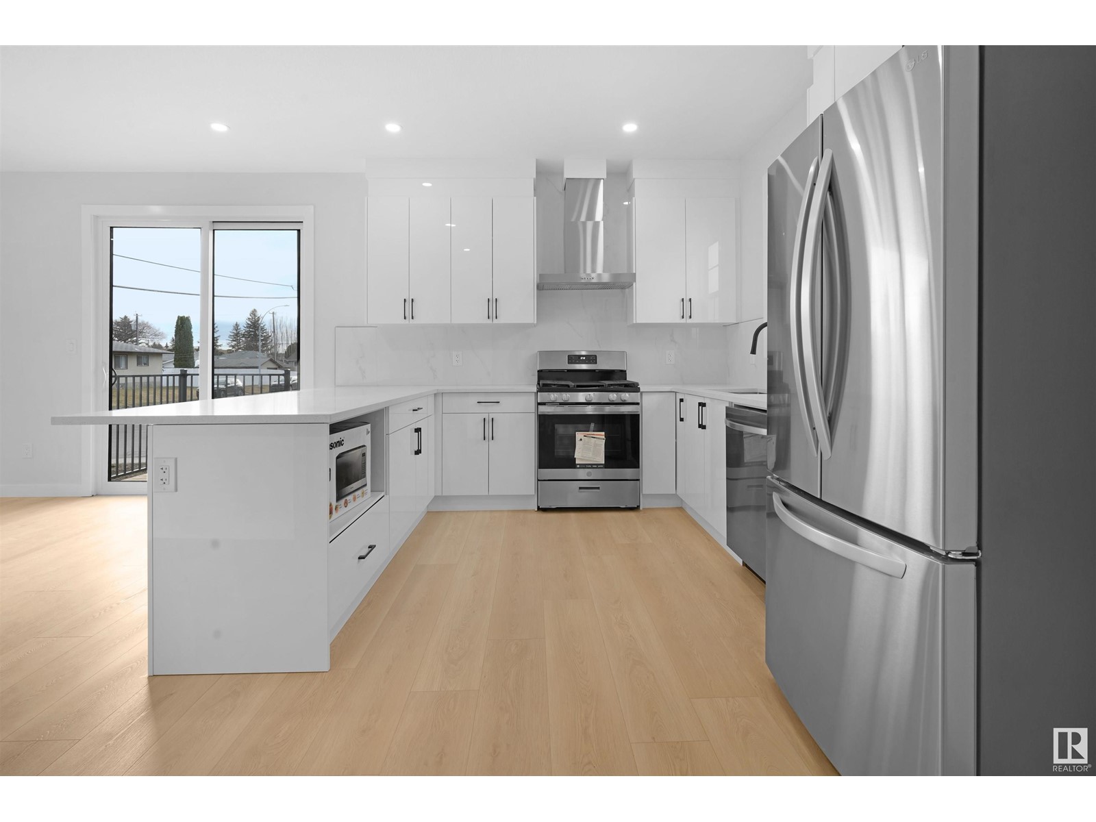 Property at 15503 99 Ave NW image 4