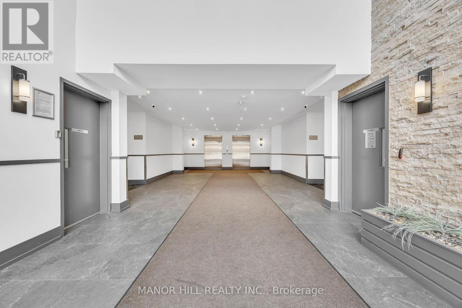 330 - 570 Lolita Gardens N, Mississauga, Ontario  L5A 0A1 - Photo 2 - W12076424