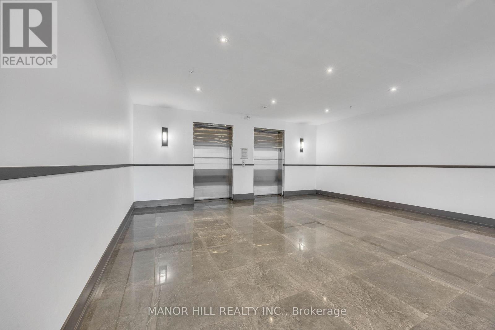 330 - 570 Lolita Gardens N, Mississauga, Ontario  L5A 0A1 - Photo 3 - W12076424