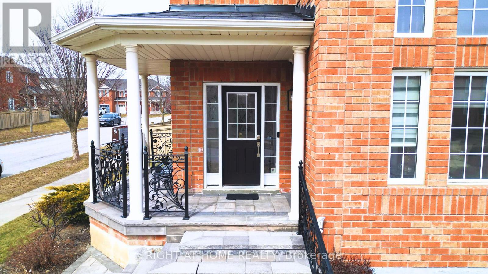 Property at 54 PENNDUTCH CIRCLE image 3