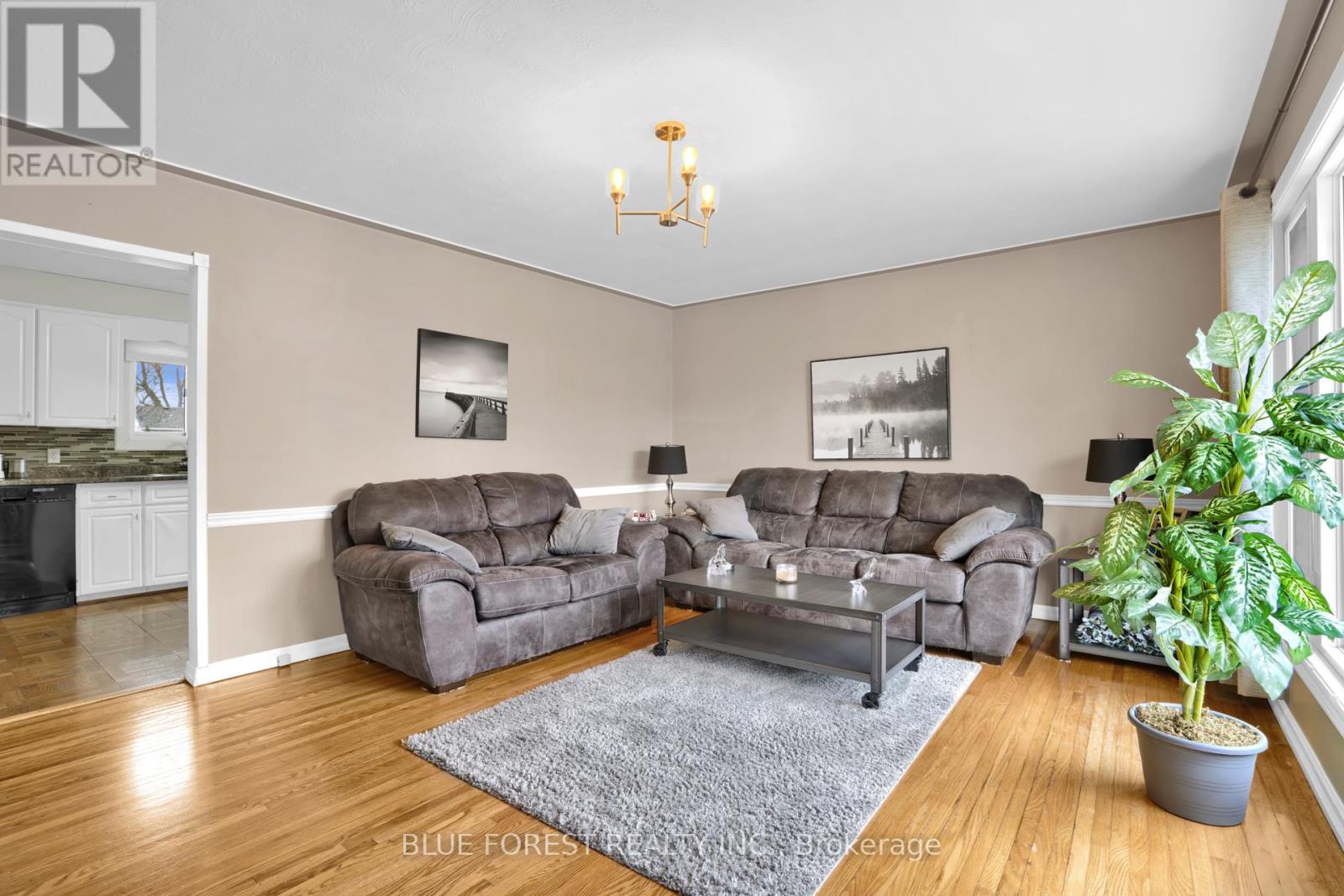 Property at 102 SEMENYN AVENUE image 3