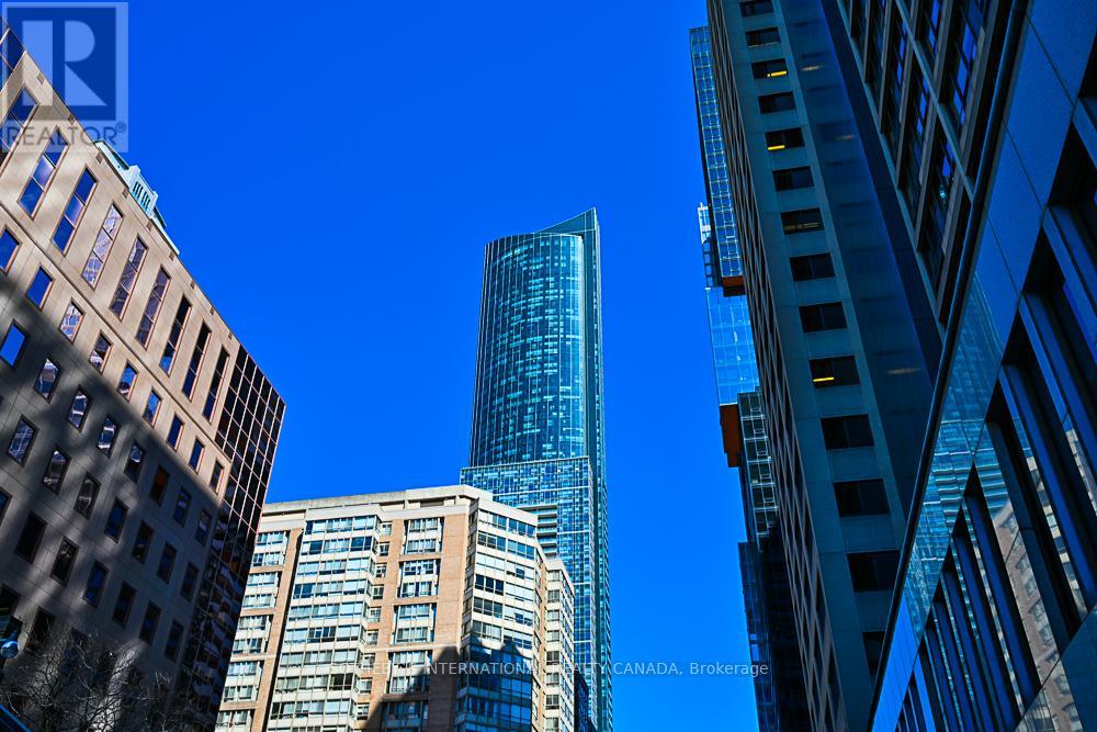 1021 - 386 Yonge Street, Toronto, Ontario  M5B 0A5 - Photo 5 - C12069689