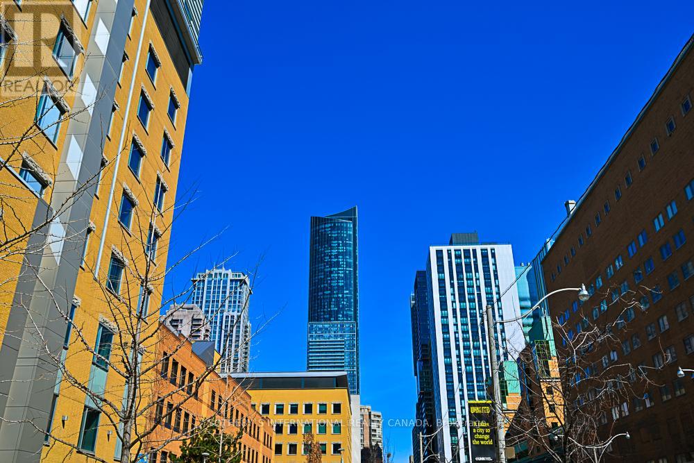 1021 - 386 Yonge Street, Toronto, Ontario  M5B 0A5 - Photo 6 - C12069689