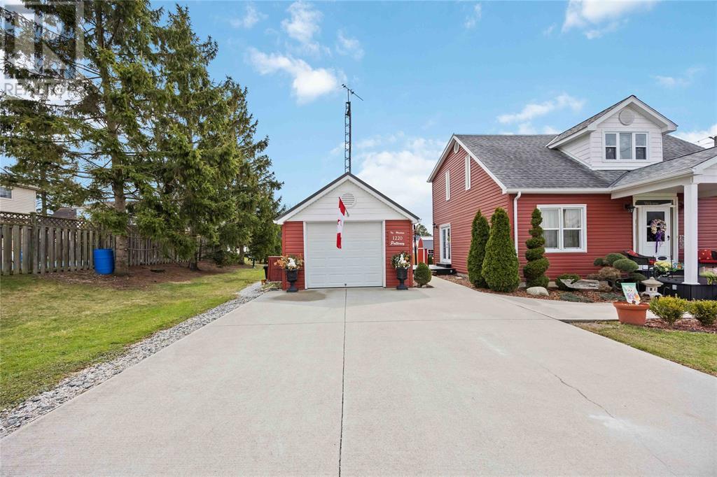 1220 Pulteney Street, Moore Township, Ontario  N0N 1M0 - Photo 31 - 25008167