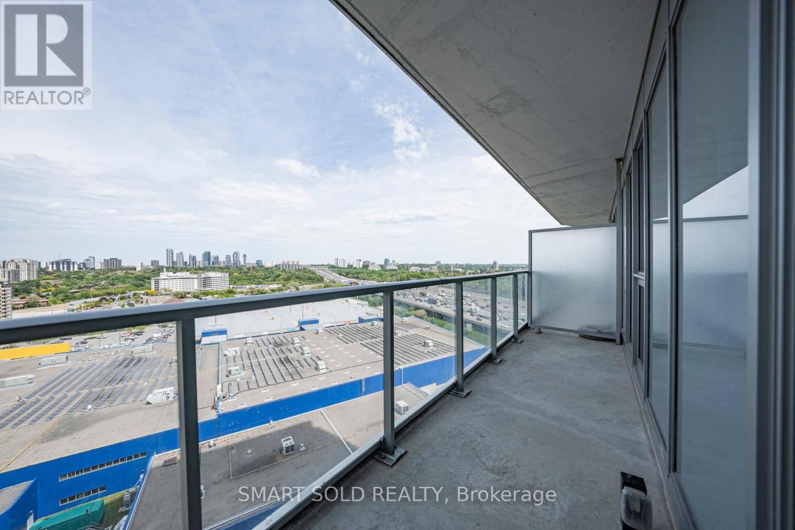 1209 - 117 Mcmahon Drive, Toronto, Ontario  M2K 0E4 - Photo 4 - C12076511