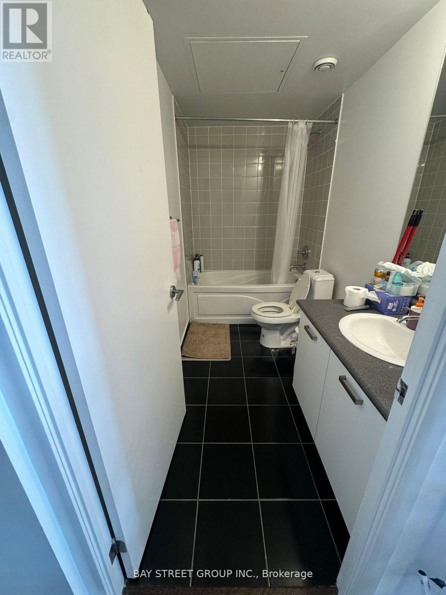 4801 - 832 Bay Street, Toronto, Ontario  M5S 1Z6 - Photo 5 - C12076516
