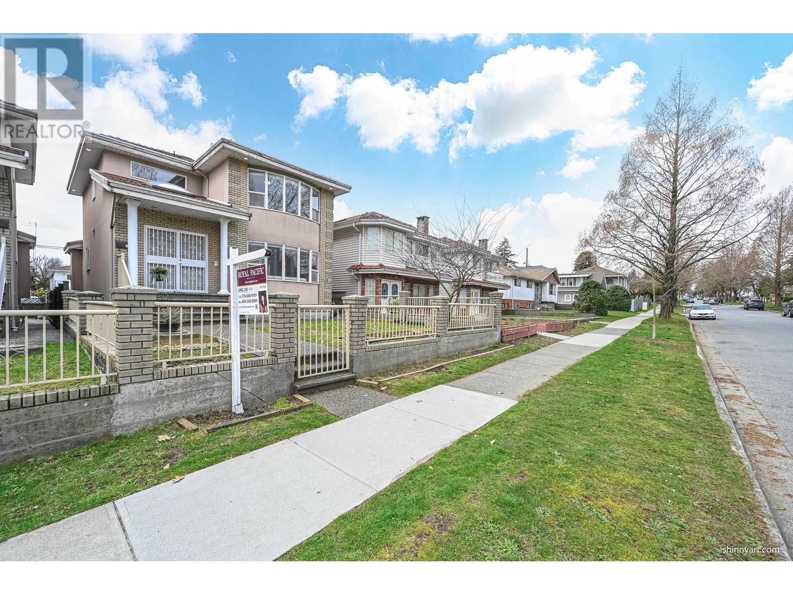 Listing Picture 2 of 12 : 6813 INVERNESS STREET, Vancouver / 溫哥華 - 魯藝地產 Yvonne Lu Group - MLS Medallion Club Member