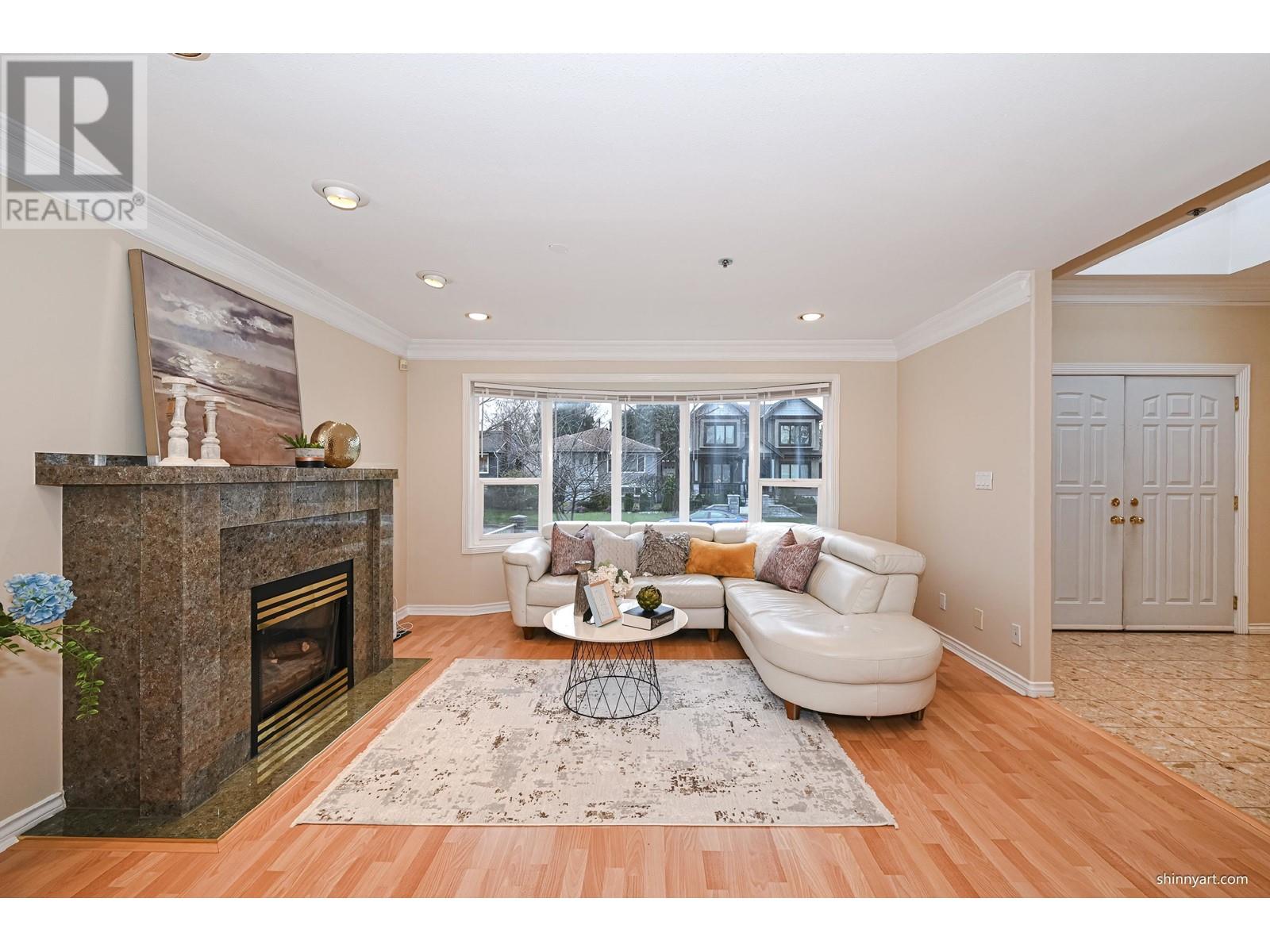 Listing Picture 3 of 12 : 6813 INVERNESS STREET, Vancouver / 溫哥華 - 魯藝地產 Yvonne Lu Group - MLS Medallion Club Member