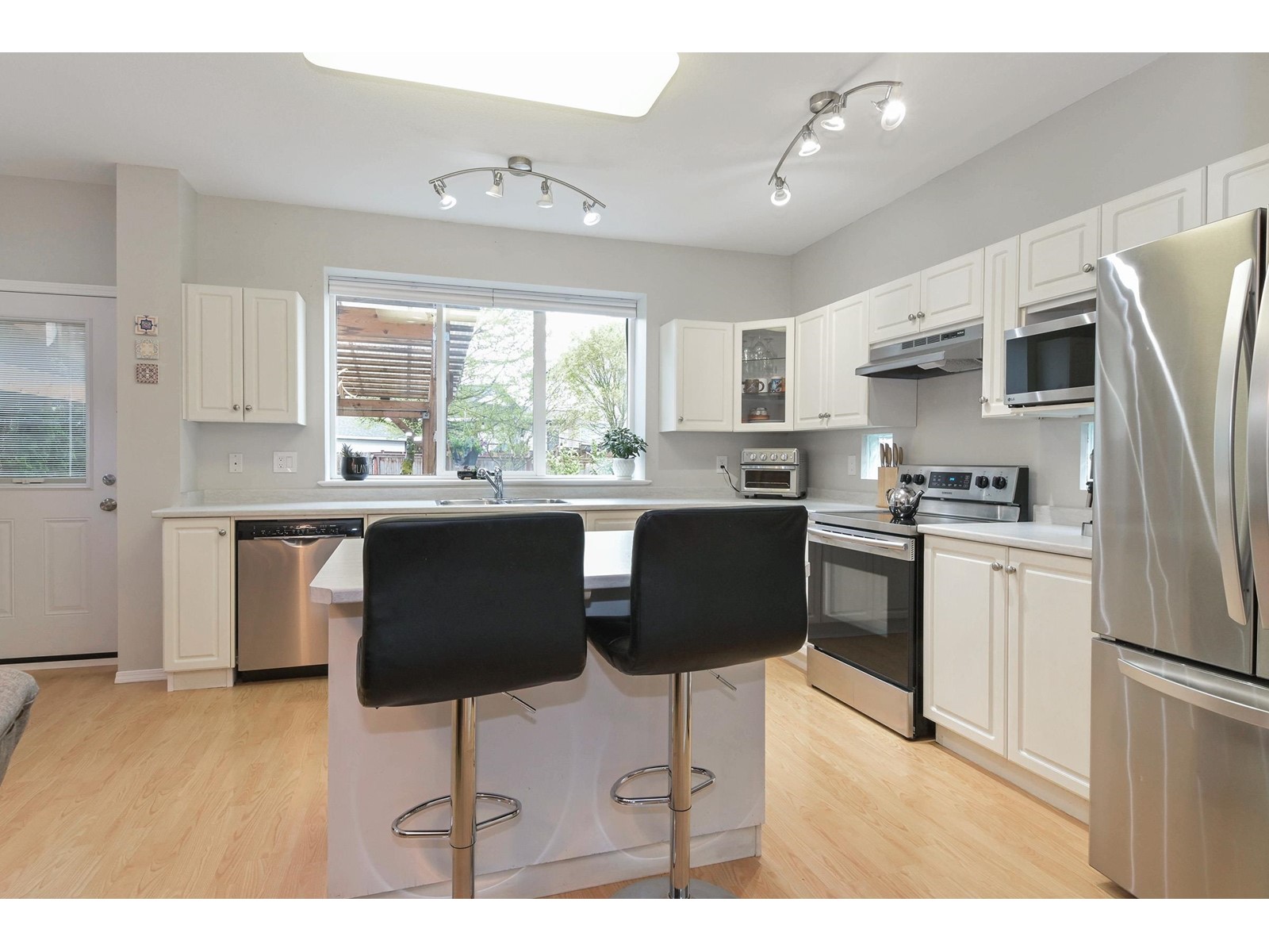 6651 184a Street, Surrey, British Columbia  V3S 9A8 - Photo 10 - R2987233