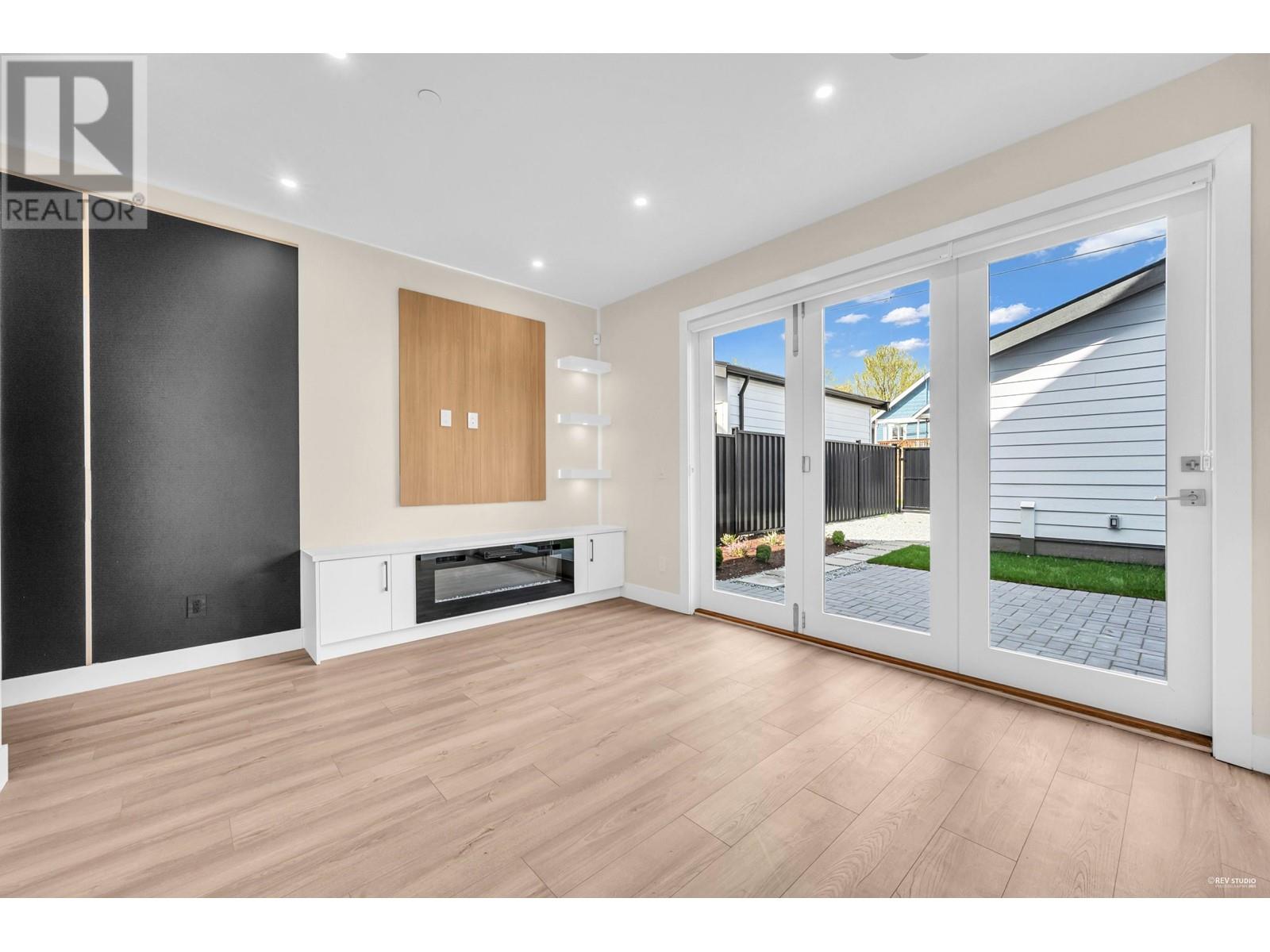 2369 Adanac Street, Vancouver, British Columbia  V5L 2E9 - Photo 3 - R2988444