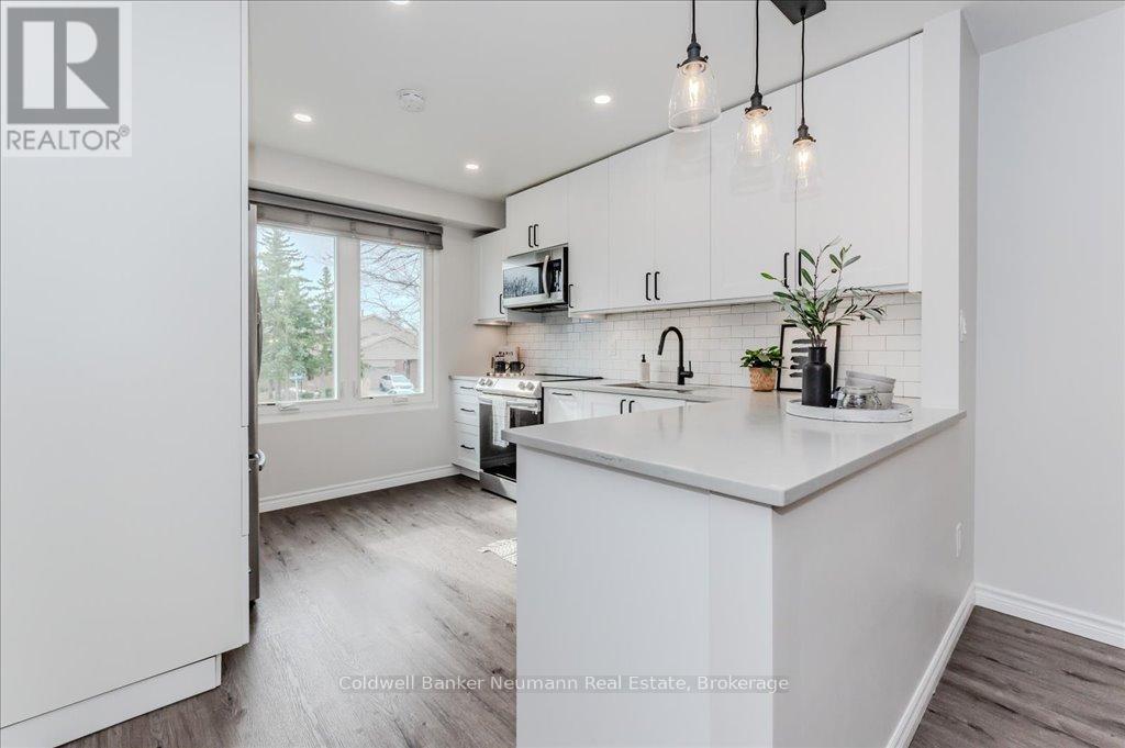 3 - 2445 Homelands Drive, Mississauga, Ontario  L5K 2C6 - Photo 5 - W12076558