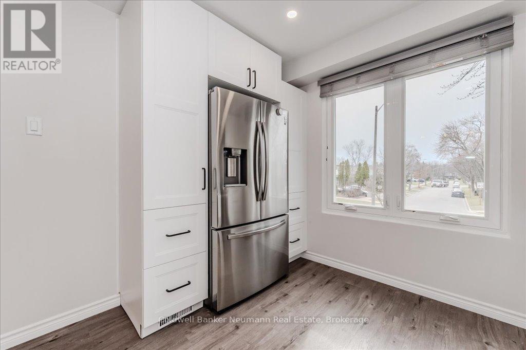 3 - 2445 Homelands Drive, Mississauga, Ontario  L5K 2C6 - Photo 8 - W12076558