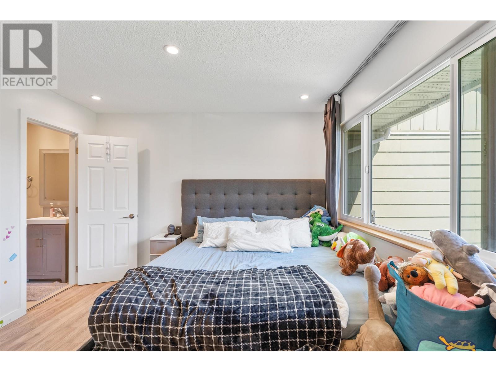 2535 Gordon Avenue, Port Coquitlam, British Columbia  V3C 3Z3 - Photo 34 - R2988051
