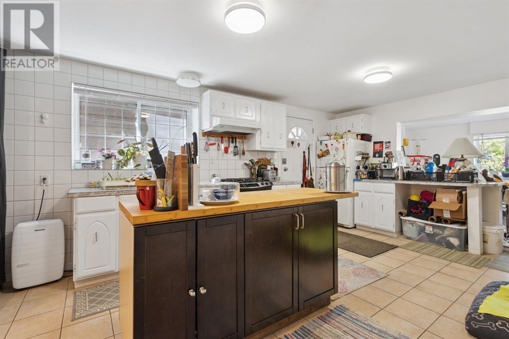Listing Picture 14 of 34 : 2884 E 22ND AVENUE, Vancouver / 溫哥華 - 魯藝地產 Yvonne Lu Group - MLS Medallion Club Member